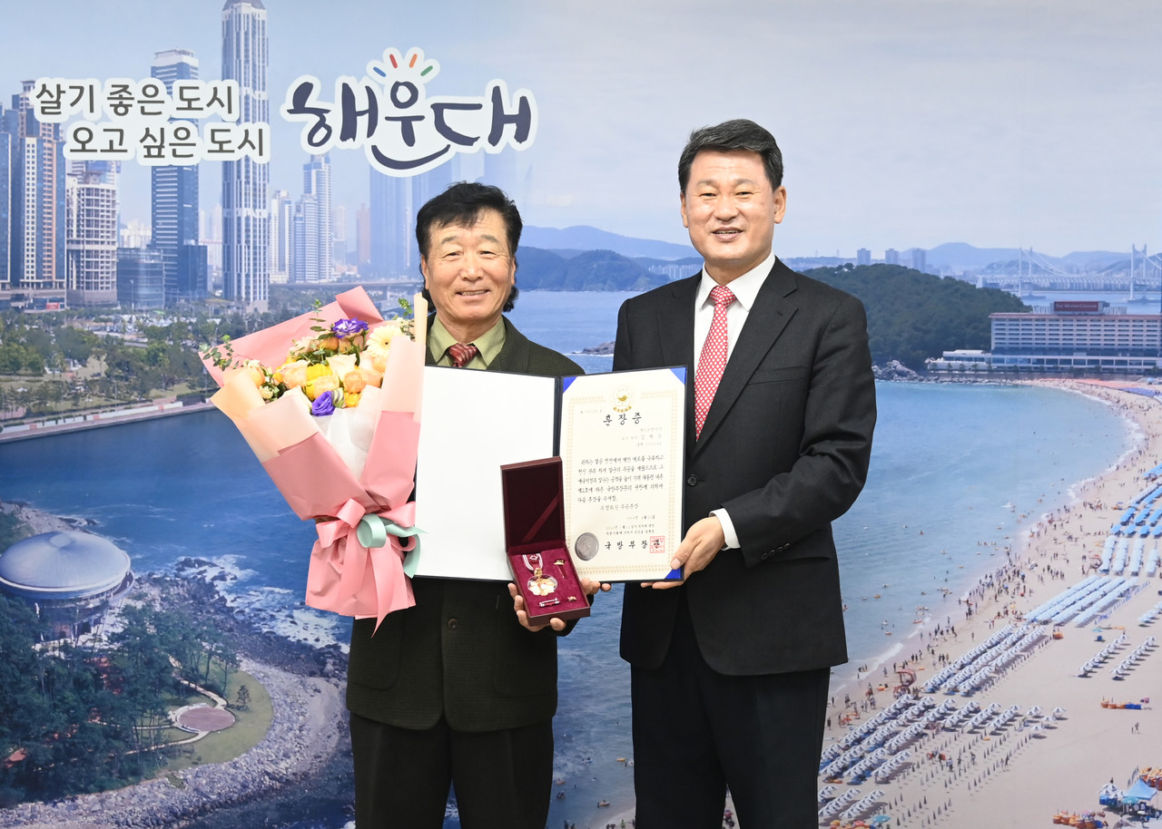 故 김해곤 님 유족 전달